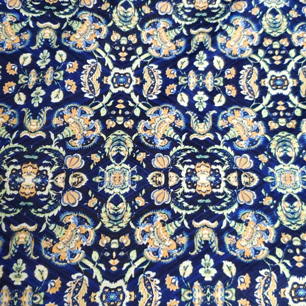 Lularoe Randy T - Picture 2 of 2